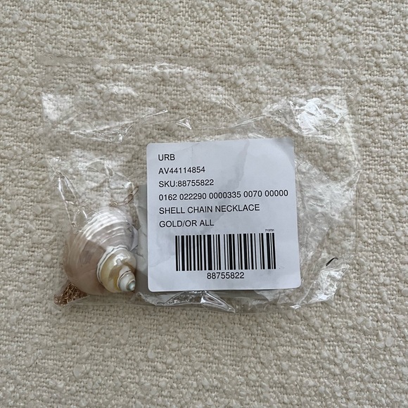 NWT Shell Necklace - Picture 5 of 5